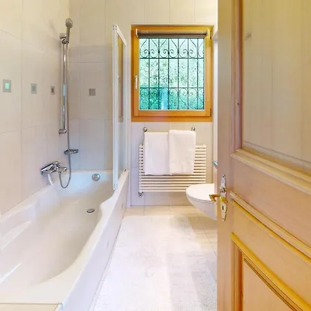 Апартаменти Tinus 58 *